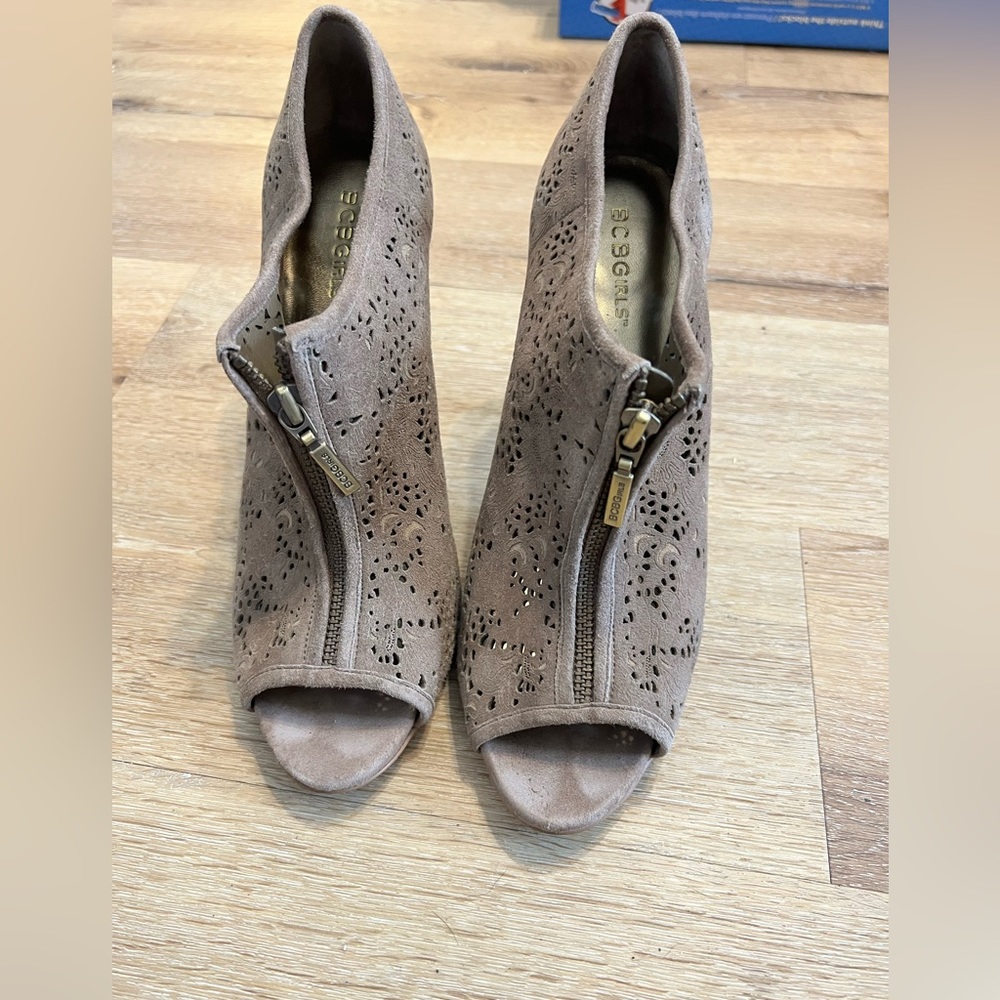 Women’s size 11 BCB girls heels.  Tan